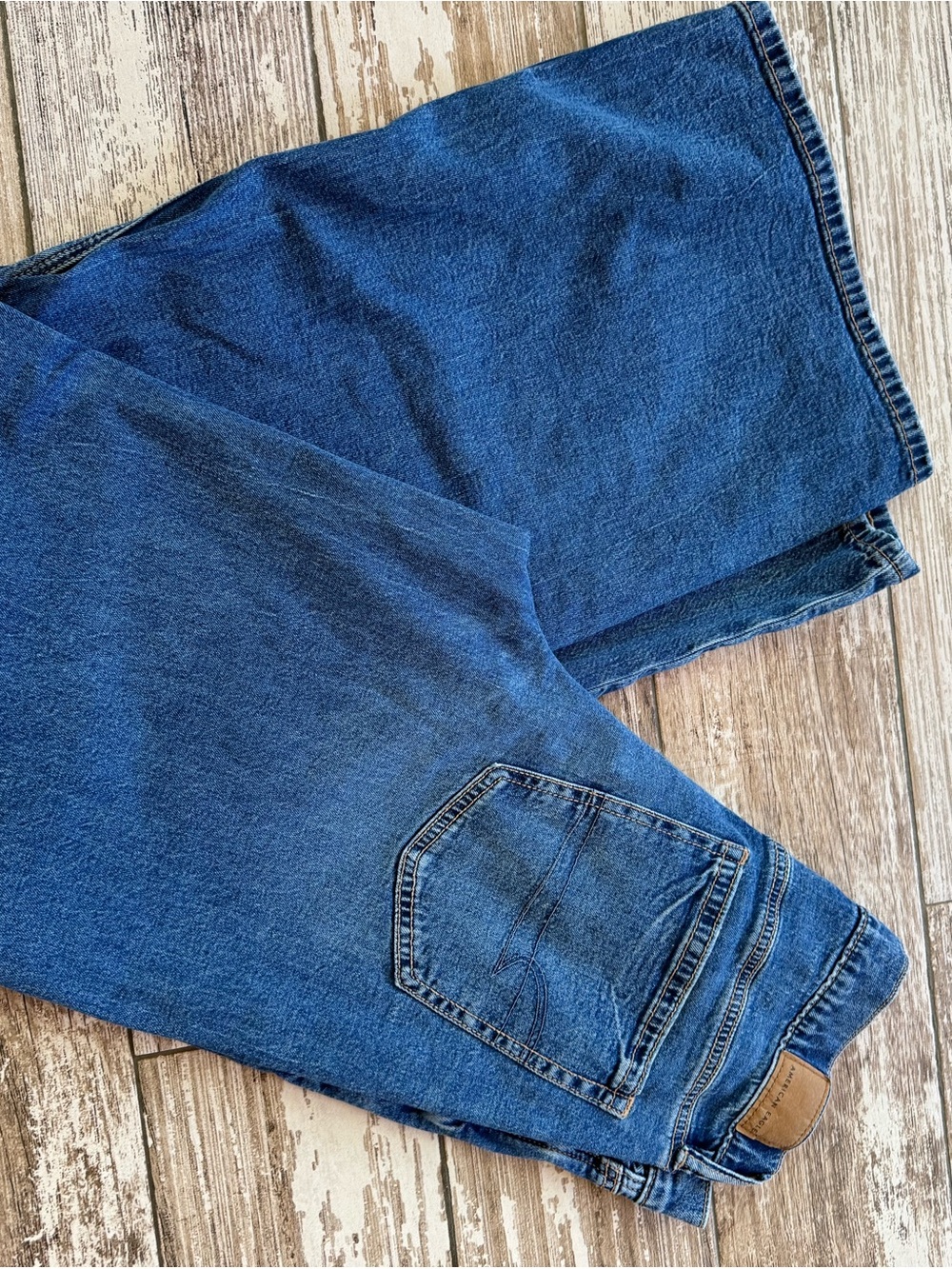 American Eagle Outfitters Women’s Low-Rise Ultra Wide Leg Jeans